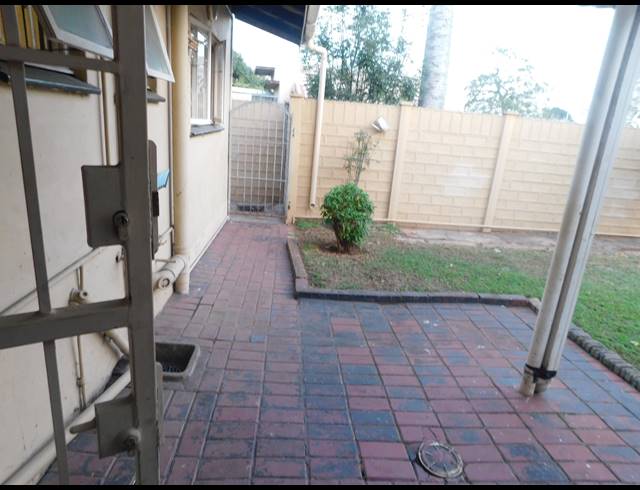2 BEDROOM SECTIONAL TITLE TO LET IN MONTCLAIR
